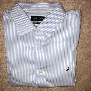 Men’s Nautica classic fit button down shirt.